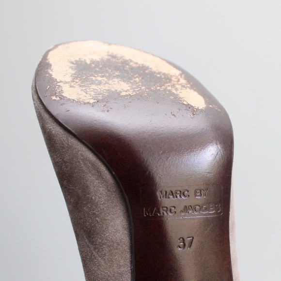 Marc by Marc Jacobs Brown Suede Scallop Open Peep Toe Heels Size 7 - Picture 10 of 10